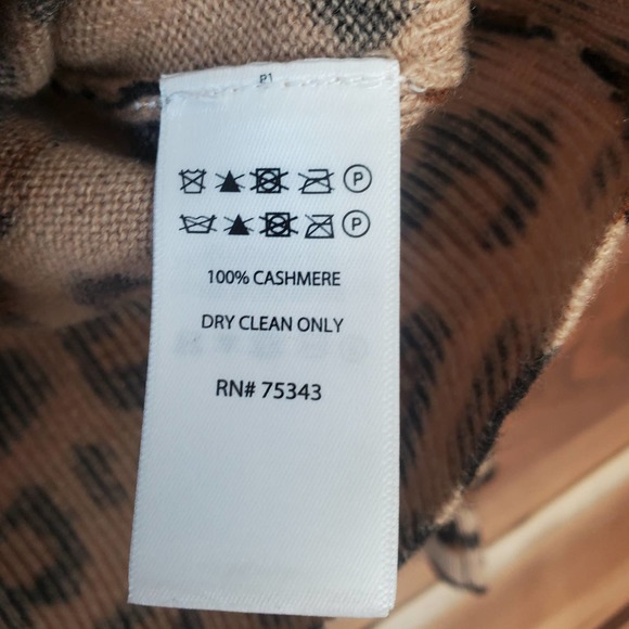 Cynthia Rowley Cashmere Animal Print Button Up Cardigan Long Sleeve Sz S Neutral - Picture 3 of 7